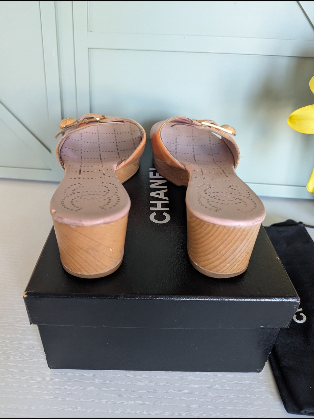 Chanel patent leather wooden platform slide mules - Picture 7 of 15